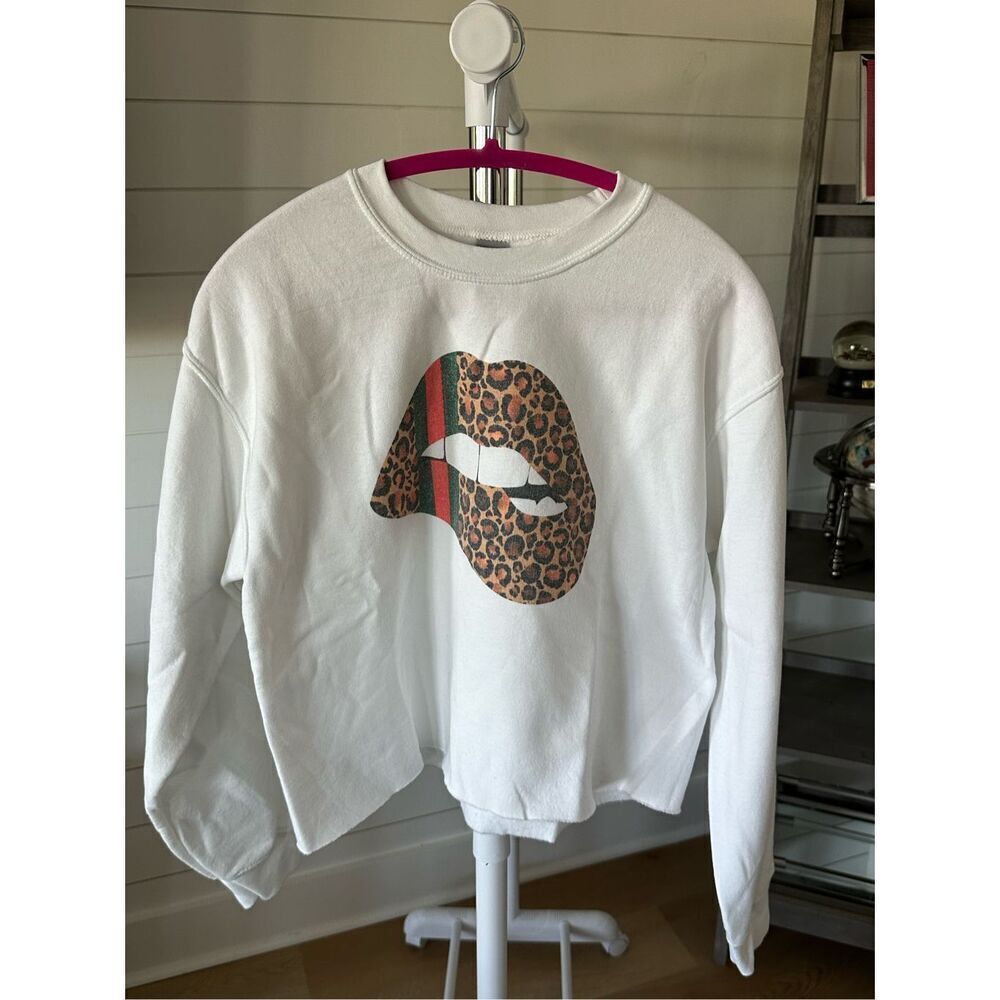 Leopard Lips cropped sweatshirt sz medium‎
